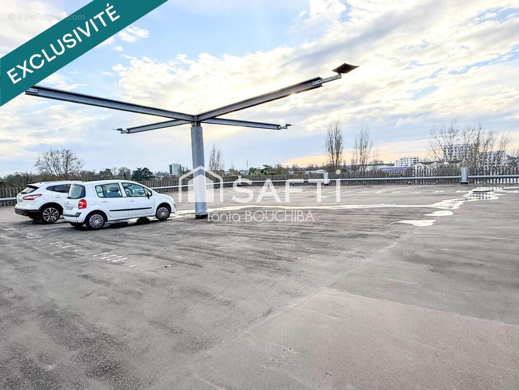 Photo 2 - Parking à BEGLES