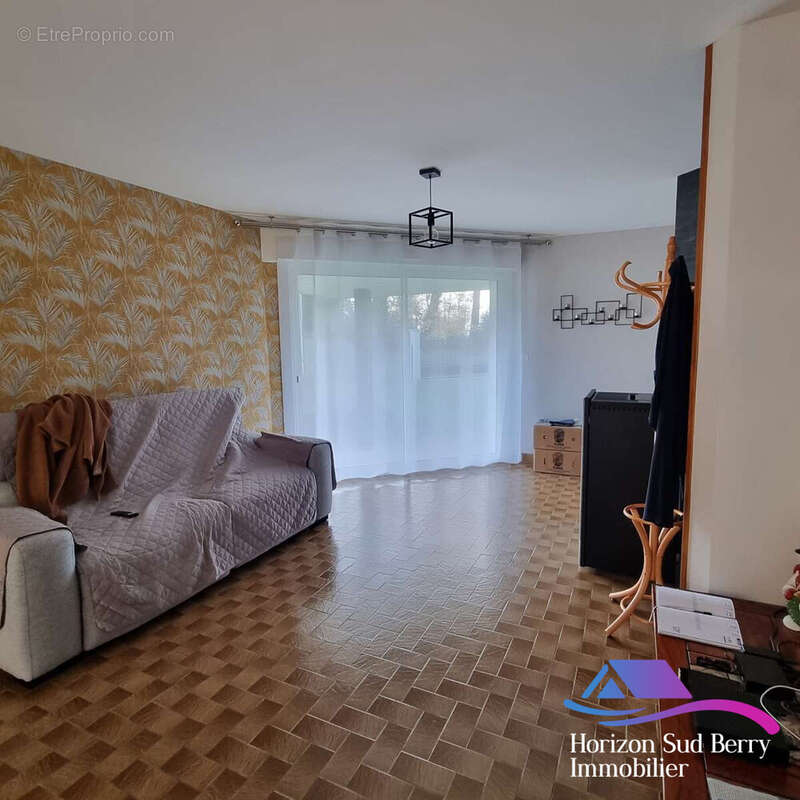 Séjour - Maison à CHENIERS