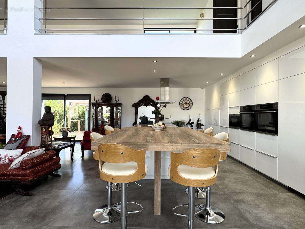 Villa d'exception aux volumes spectaculaires et prestations haut de gamme - photo 14