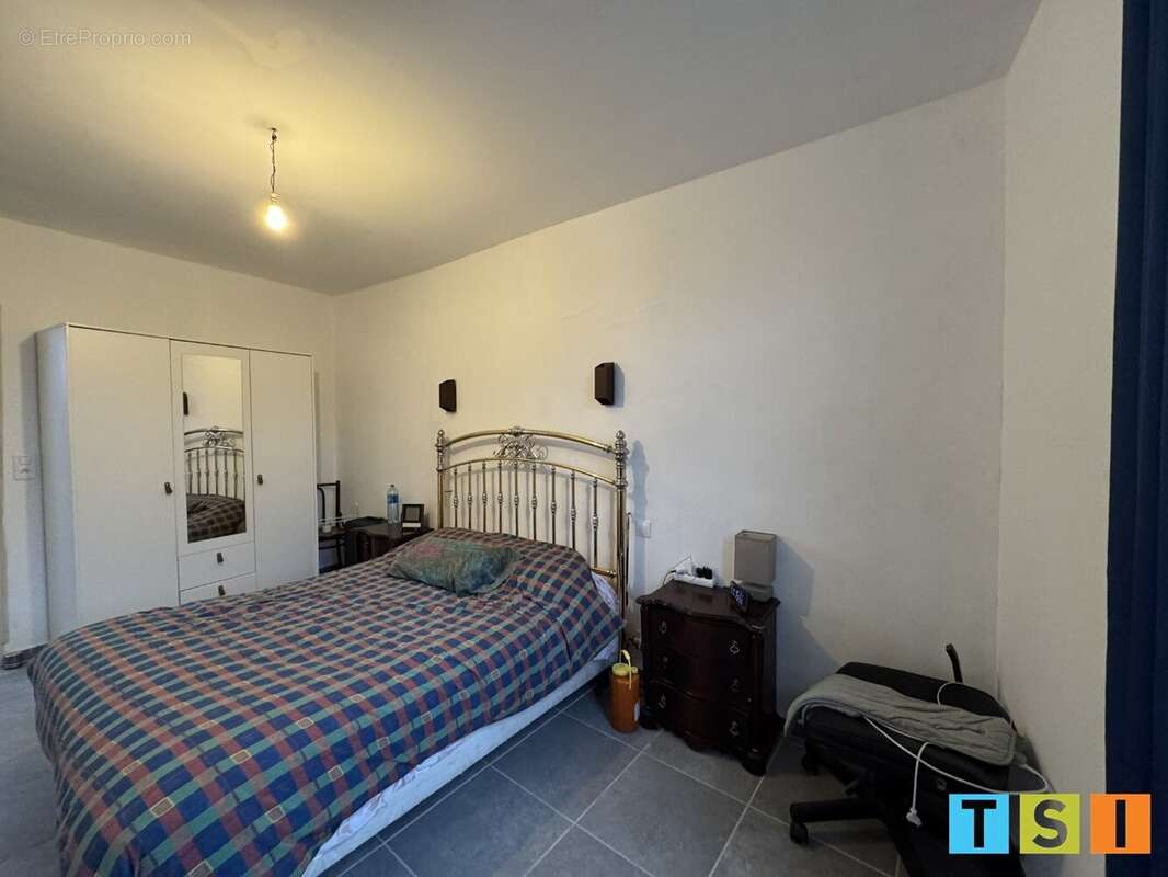 Au cur de Miramont-de-Comminges - ensemble immobilier - maison de caractère de 135 m² - vaste local commercial 100 m² sur 593m² - photo 17