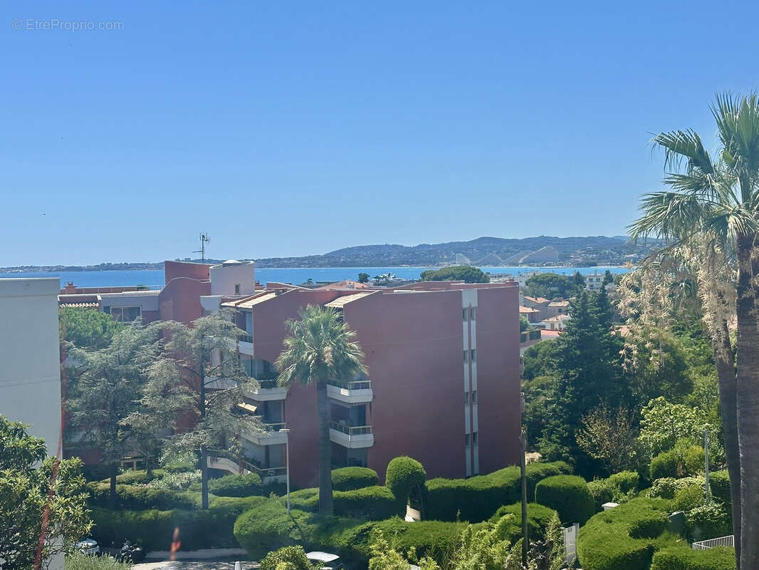 Appartement à SAINT-LAURENT-DU-VAR