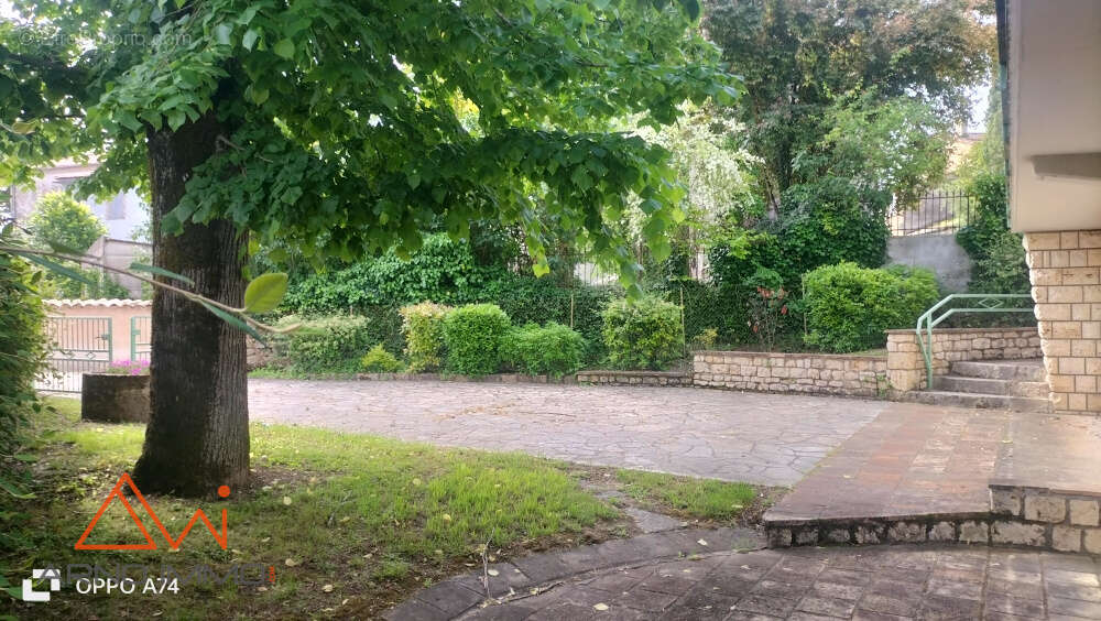 Maison à CAHUZAC-SUR-VERE