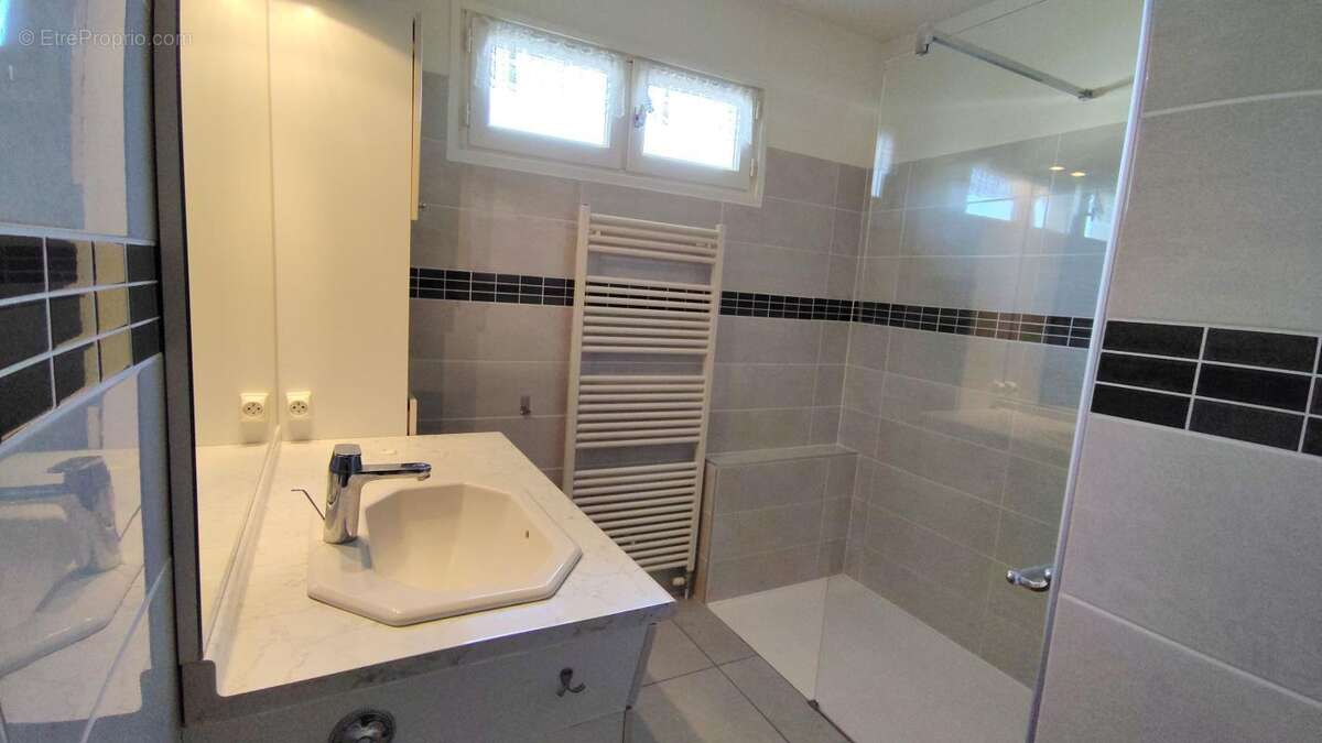 Maison à TERRASSON-LAVILLEDIEU