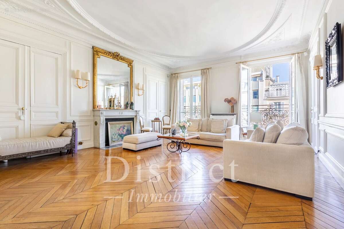 Appartement à PARIS-8E