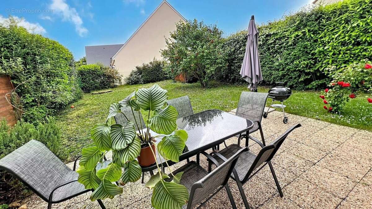 Maison à LA CHAUSSEE-SAINT-VICTOR