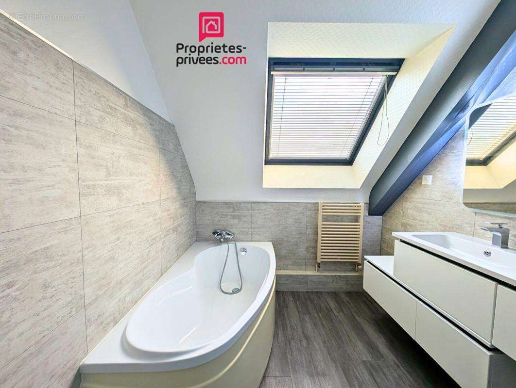 Maison à SAINTE-LUCE-SUR-LOIRE