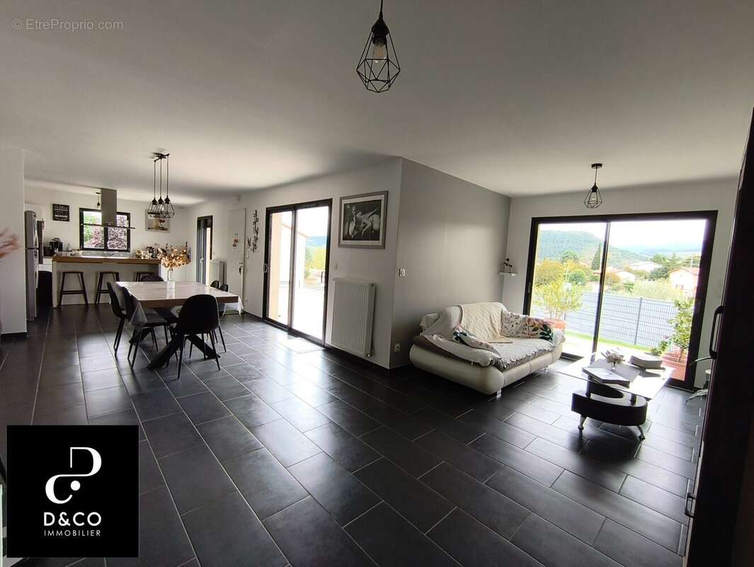 Maison à CHARNAY-LES-MACON