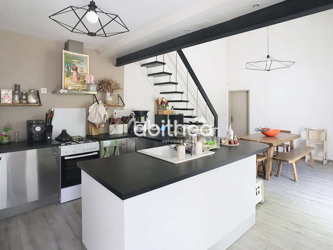 Maison à ROULLET-SAINT-ESTEPHE