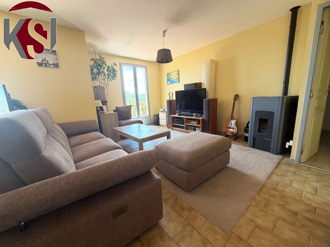 Maison à SEILLONS-SOURCE-D'ARGENS