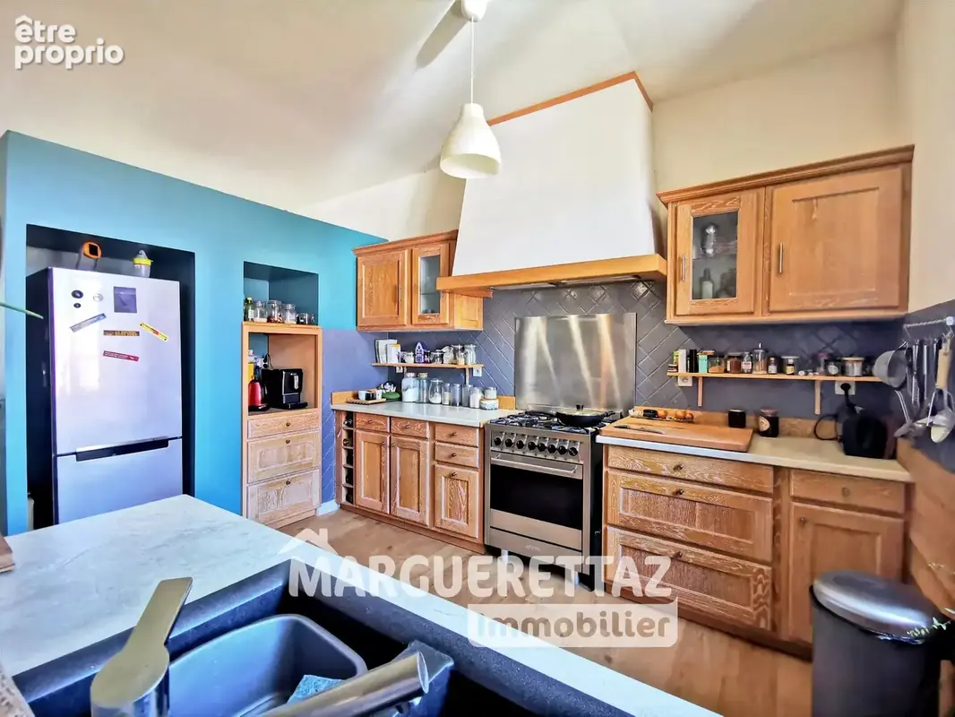 Ancienne fruitière d'exception - intégralement rénovée - 150 m² habitables - 4 chambres - vaste dépendance - terrain plat constr - photo 5