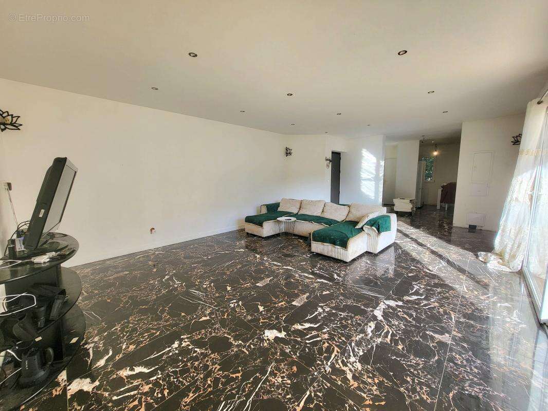 Maison à TOURRETTE-LEVENS