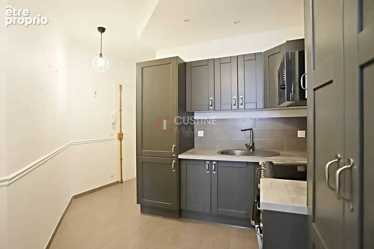 Montmartre -3 pièces de 55 m² avec double séjour et vue dégagée - photo 9