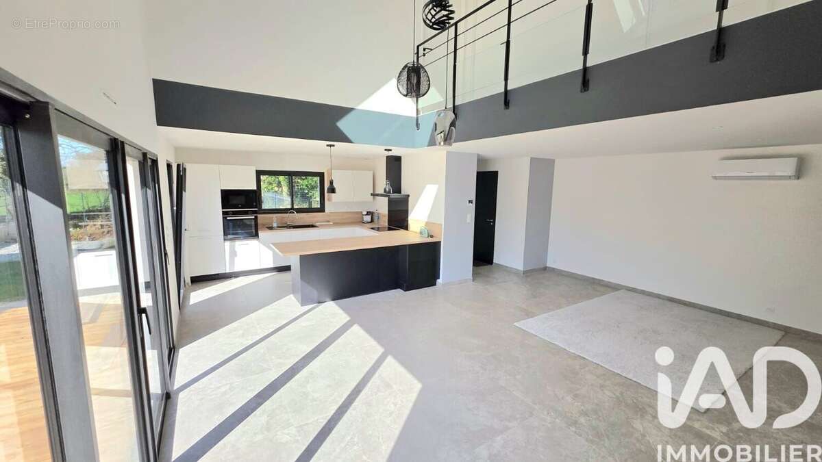 Photo 2 - Maison à LOCQUELTAS