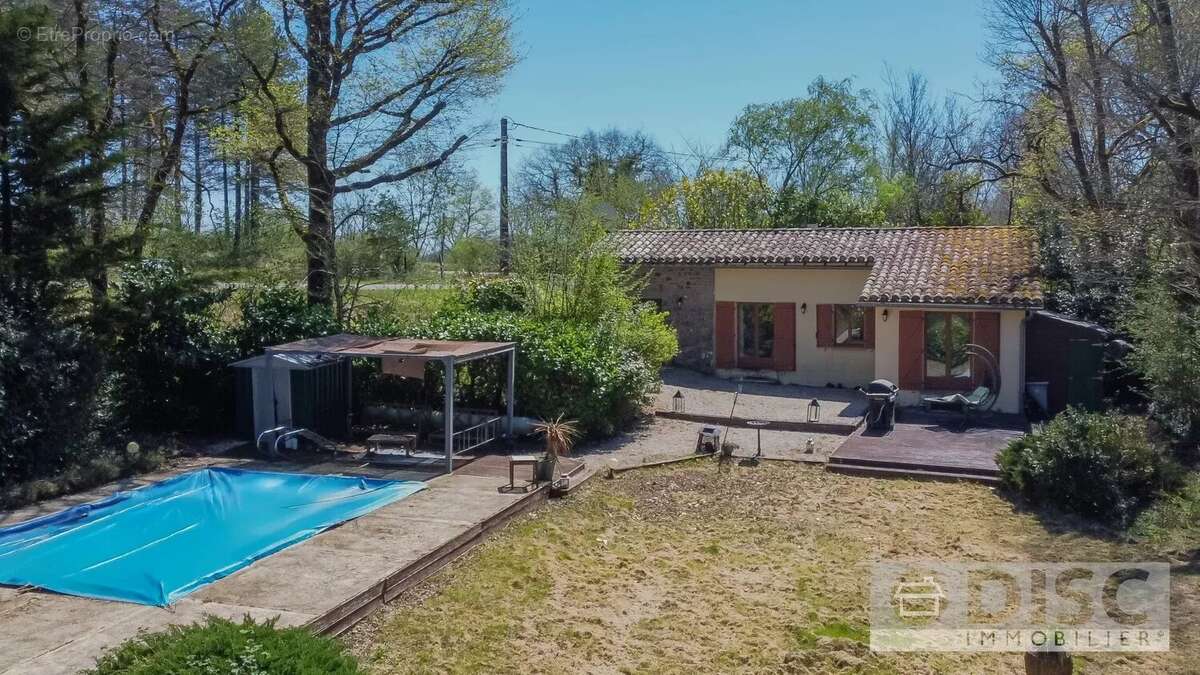 Maison à ROUSSAYROLLES