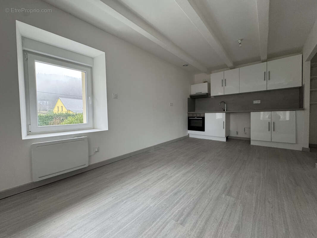 Appartement à EVETTE-SALBERT