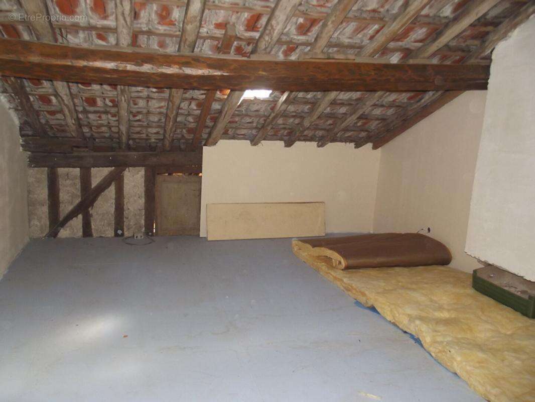 Appartement à CHAVANGES