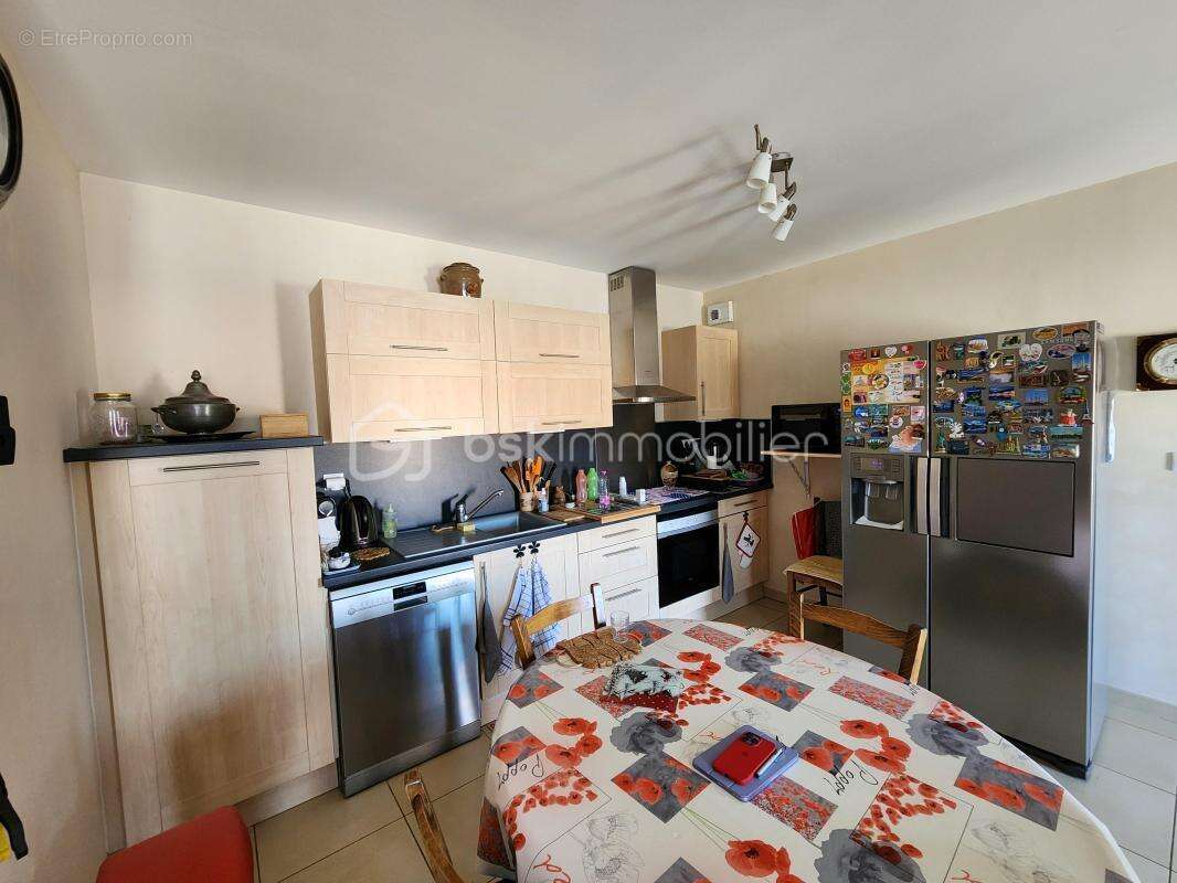 Appartement à LE PUY-SAINTE-REPARADE