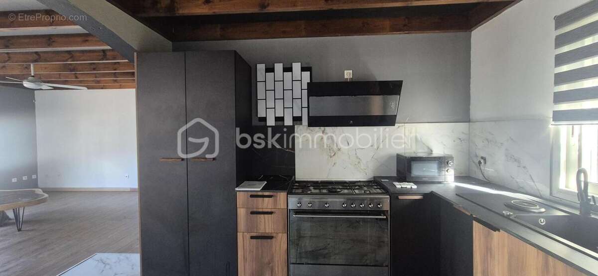 Maison f3 + dépendance locative - centre-ville de saint-philippe - photo 9