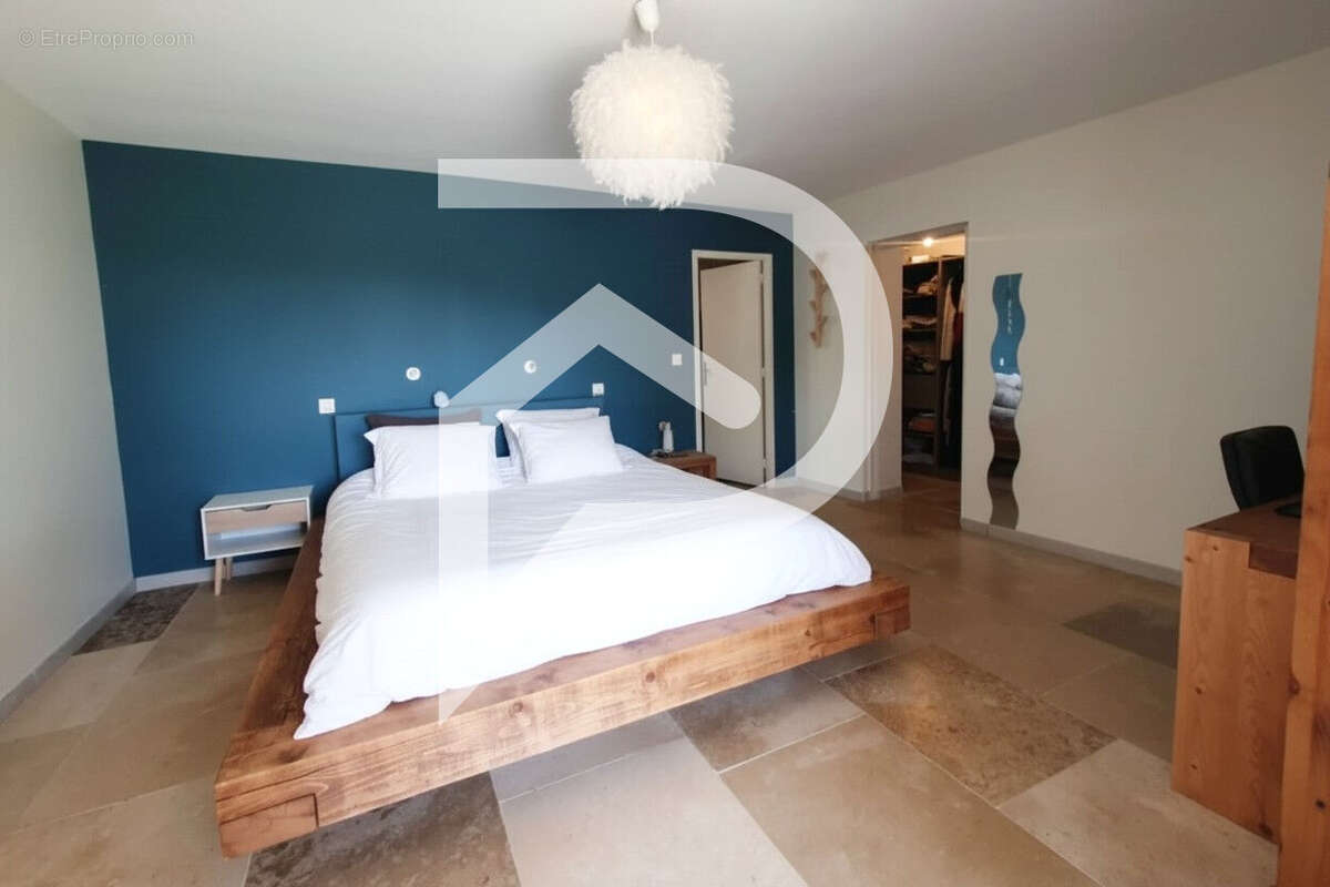 Maison à SAINT-LAURENT-D'AIGOUZE