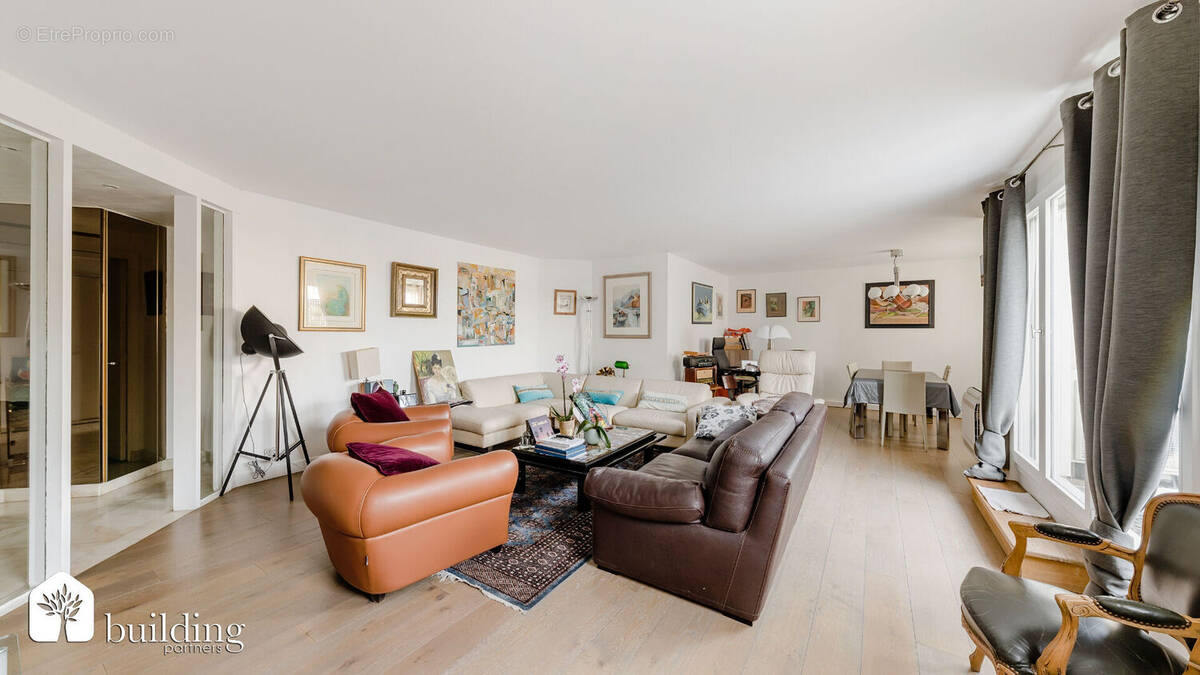 Appartement à COURBEVOIE