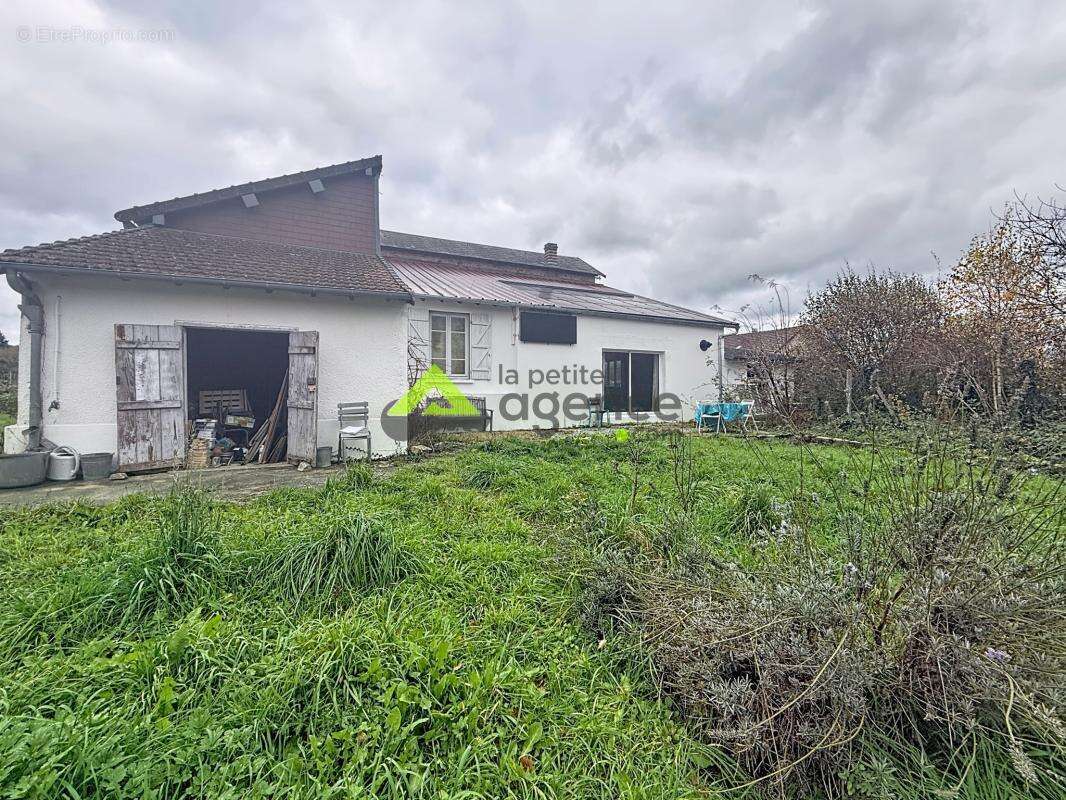 Maison à MOURIOUX-VIEILLEVILLE