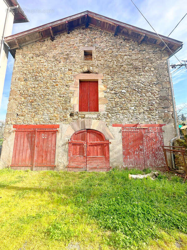 Maison à LIVINHAC-LE-HAUT