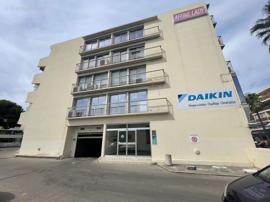 Appartement à SAINT-LAURENT-DU-VAR