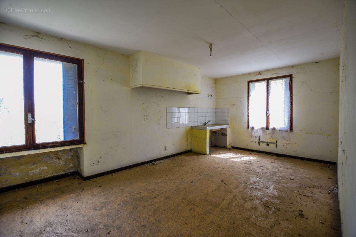 Maison à SAINT-LAURENT-DES-ARBRES