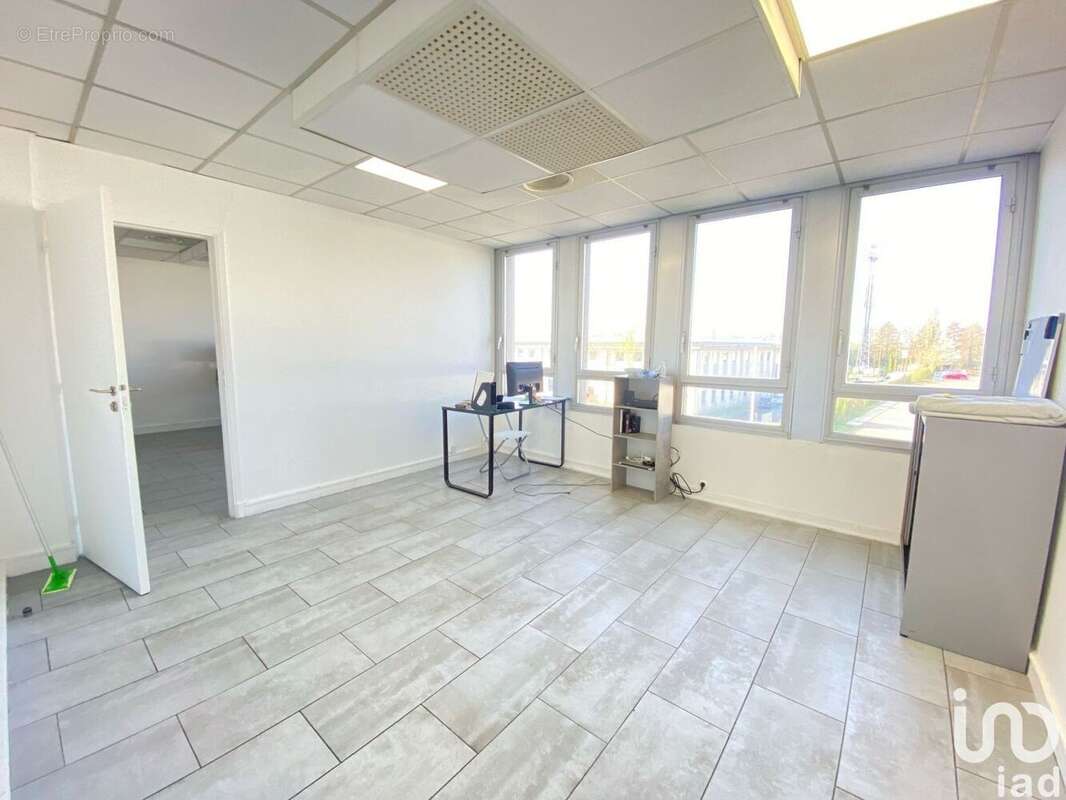 Photo 5 - Commerce à SARCELLES