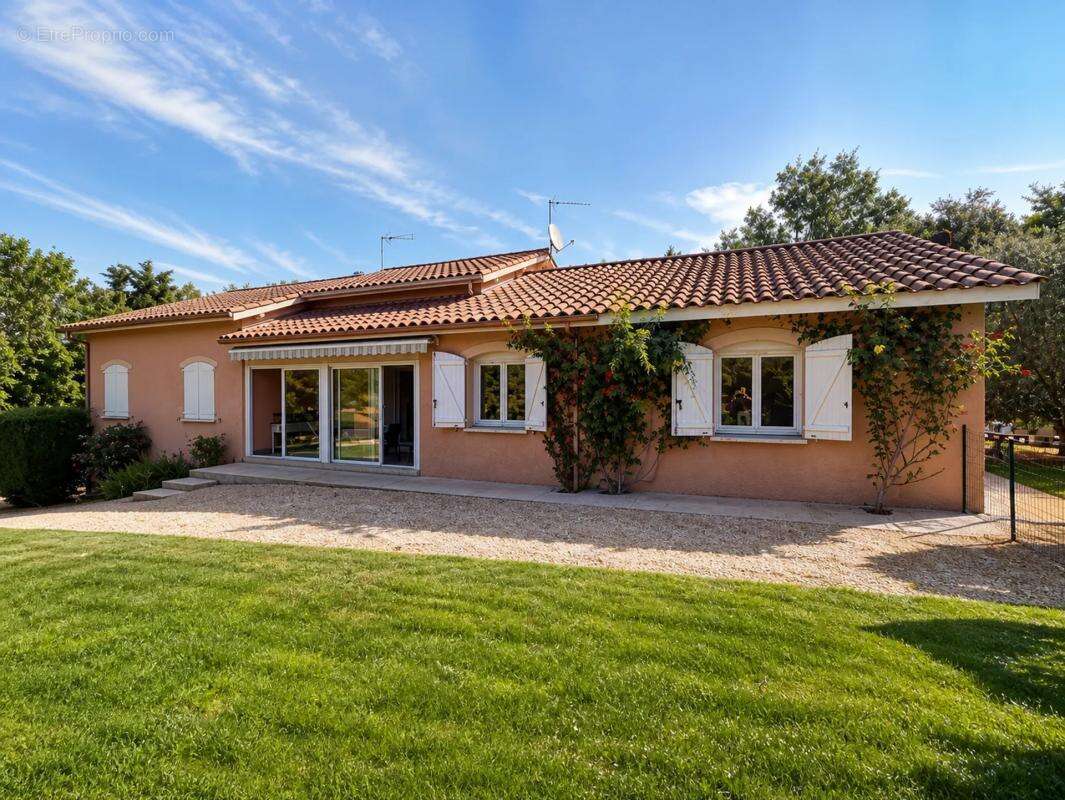 Maison de 7 pièces de 180 m² à Jassans-Riottier - photo 3