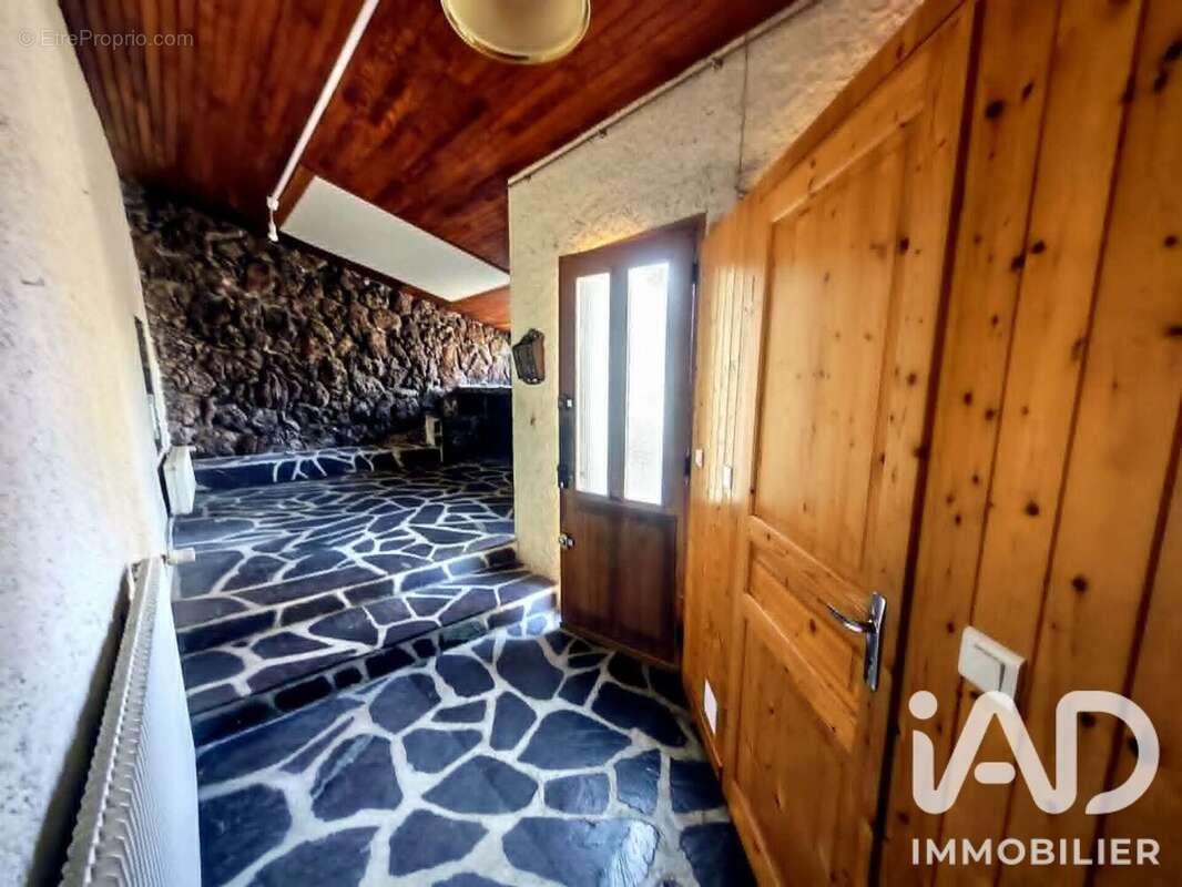 Maison 115 m² à Saint-Pierre-Roche  - photo 5