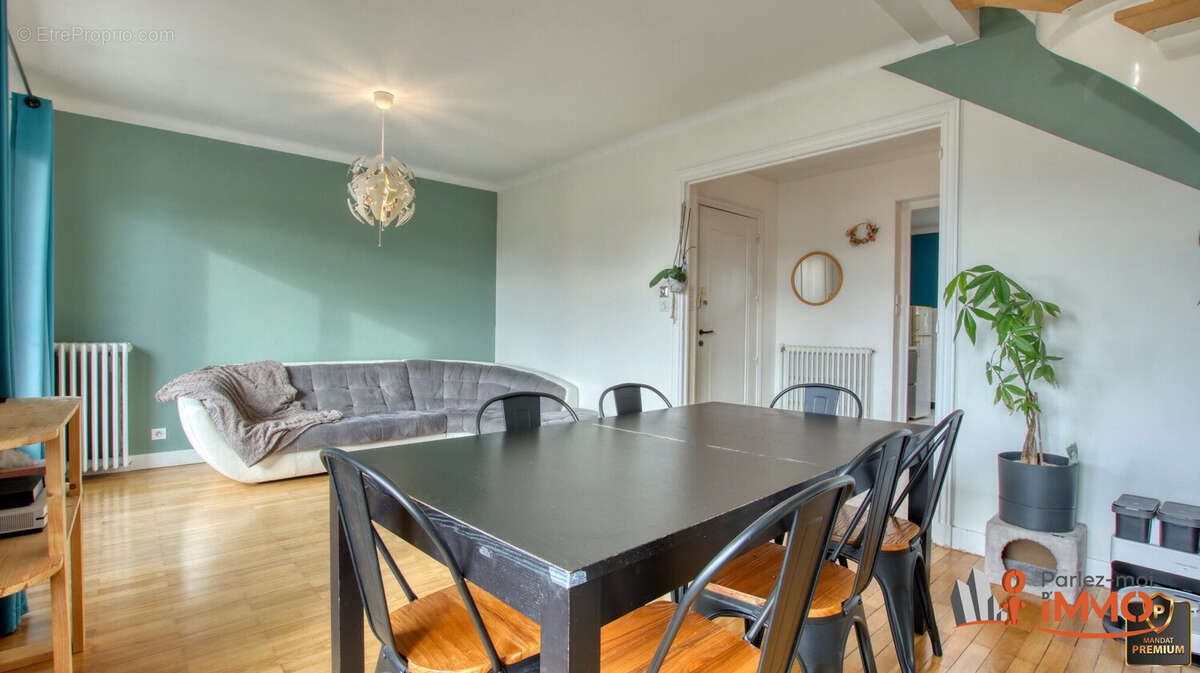 Appartement à VEAUCHE