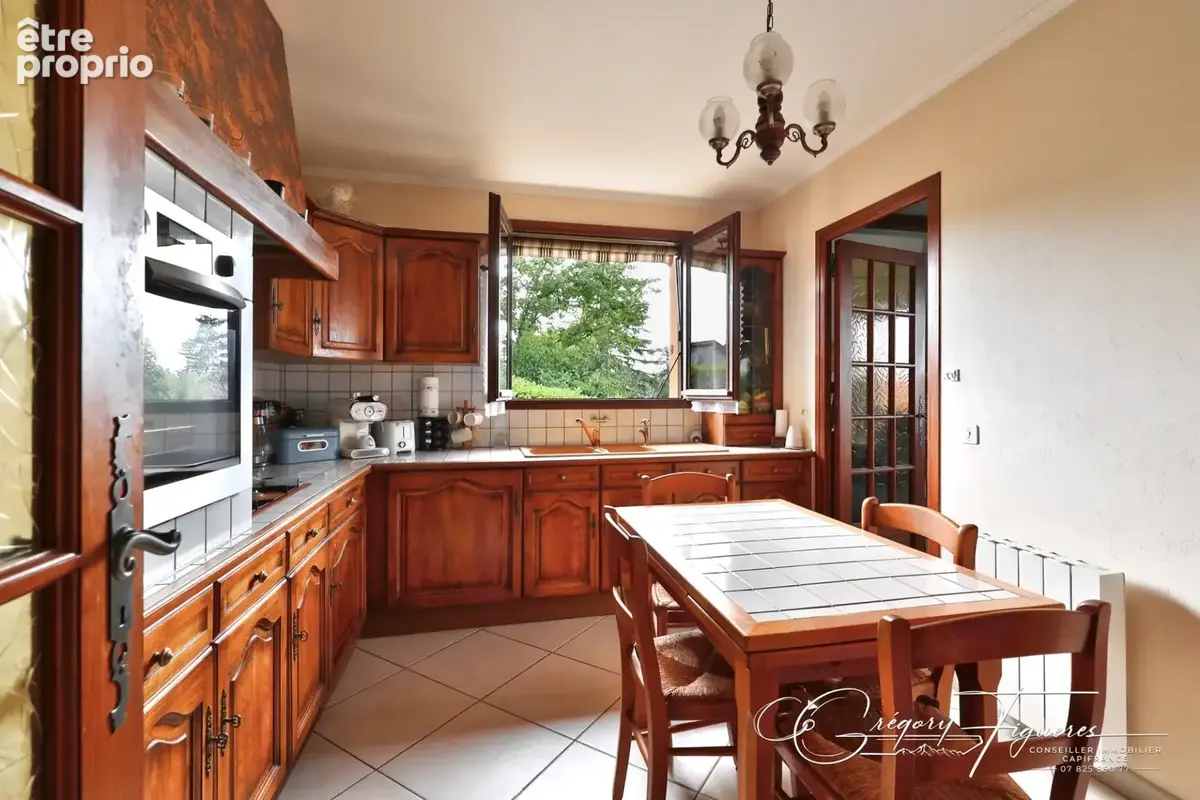 CHAPONOST – Élégante maison familiale avec possibilité de deux logements indépendants – Terrain de 802 m² - photo 5