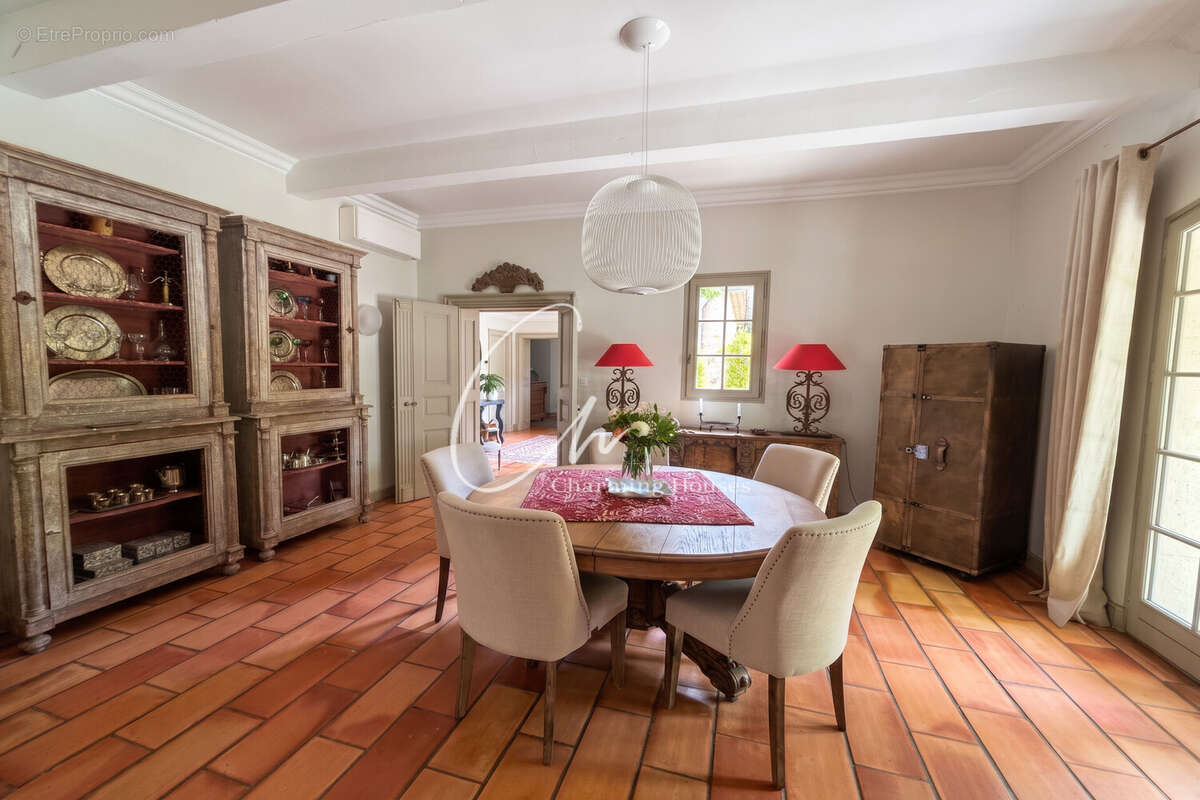 Maison 290 m² à Boulbon  - photo 5