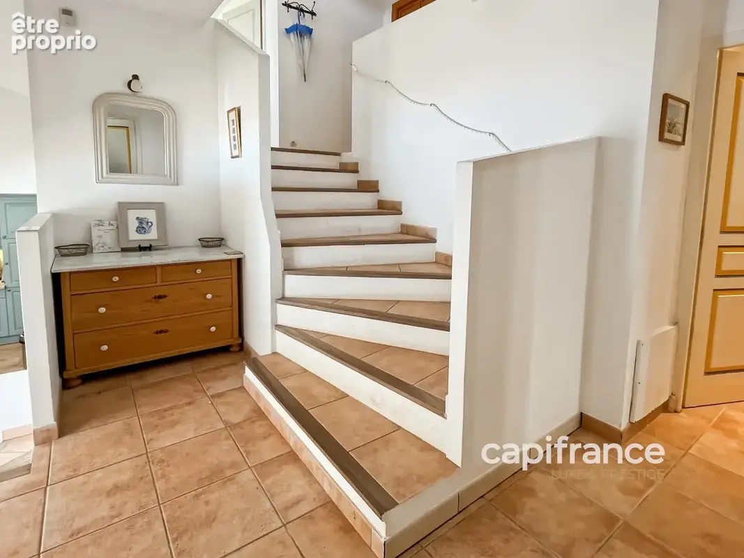 Villa avec piscine - 6 pièces - BAGNOLS EN FORET (83) - photo 12