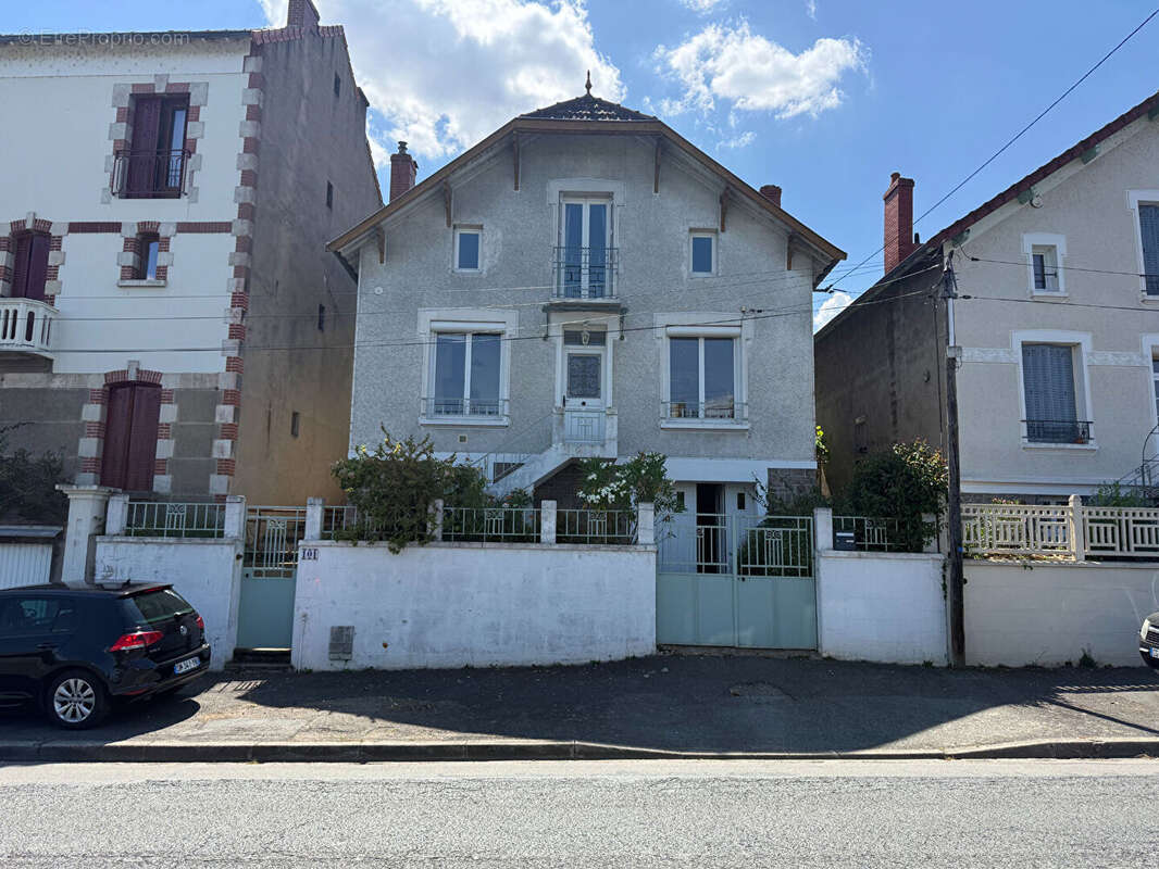 Maison à MONTLUCON