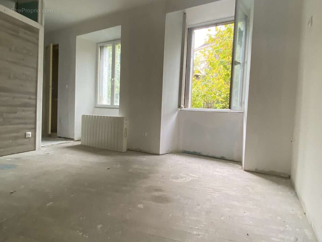 Maison à EYMOUTIERS