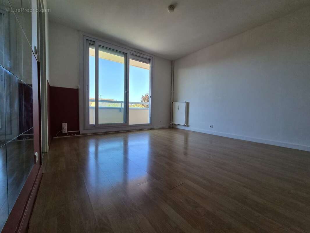 piece de vie  studio NEUILLY SUR MARNE