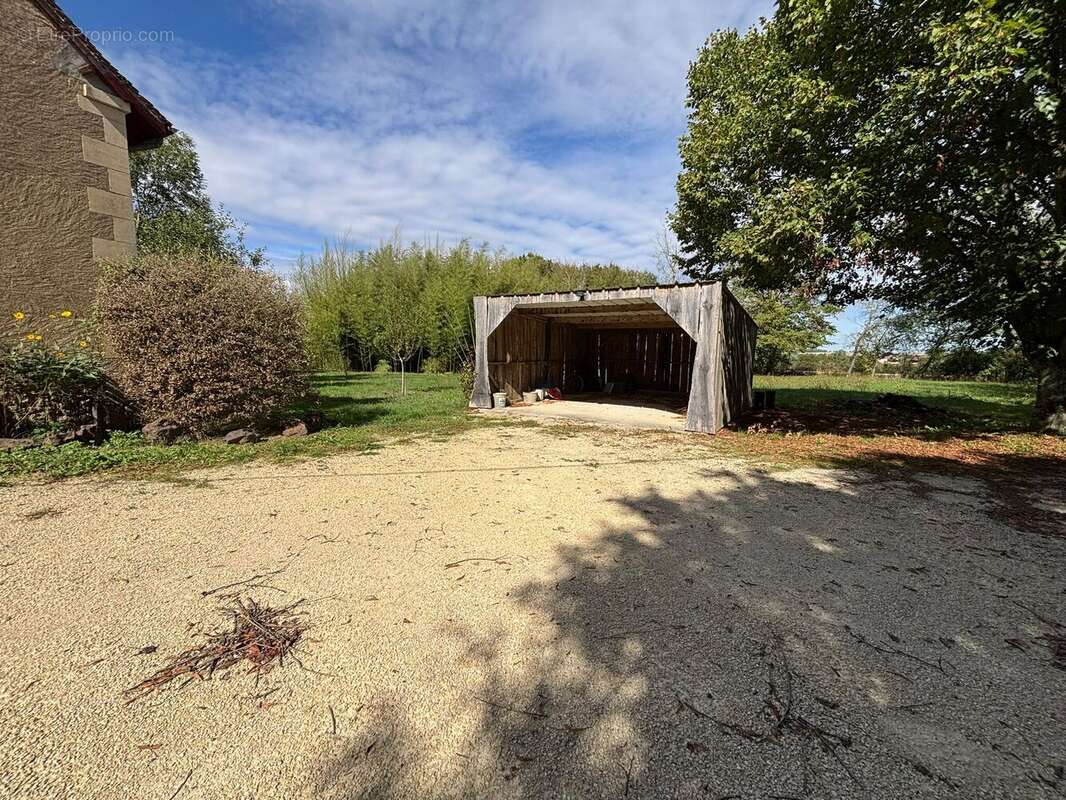 Maison à DUN-SUR-AURON