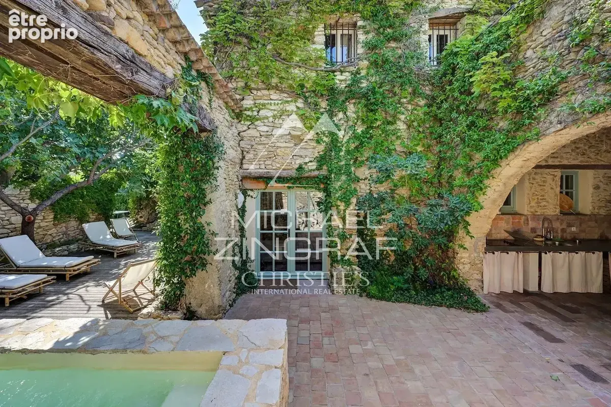 Propriété d'Exception Aux Portes d'Aix-en-Provence : Magnanerie du XVIIIe Rénovée - photo 2
