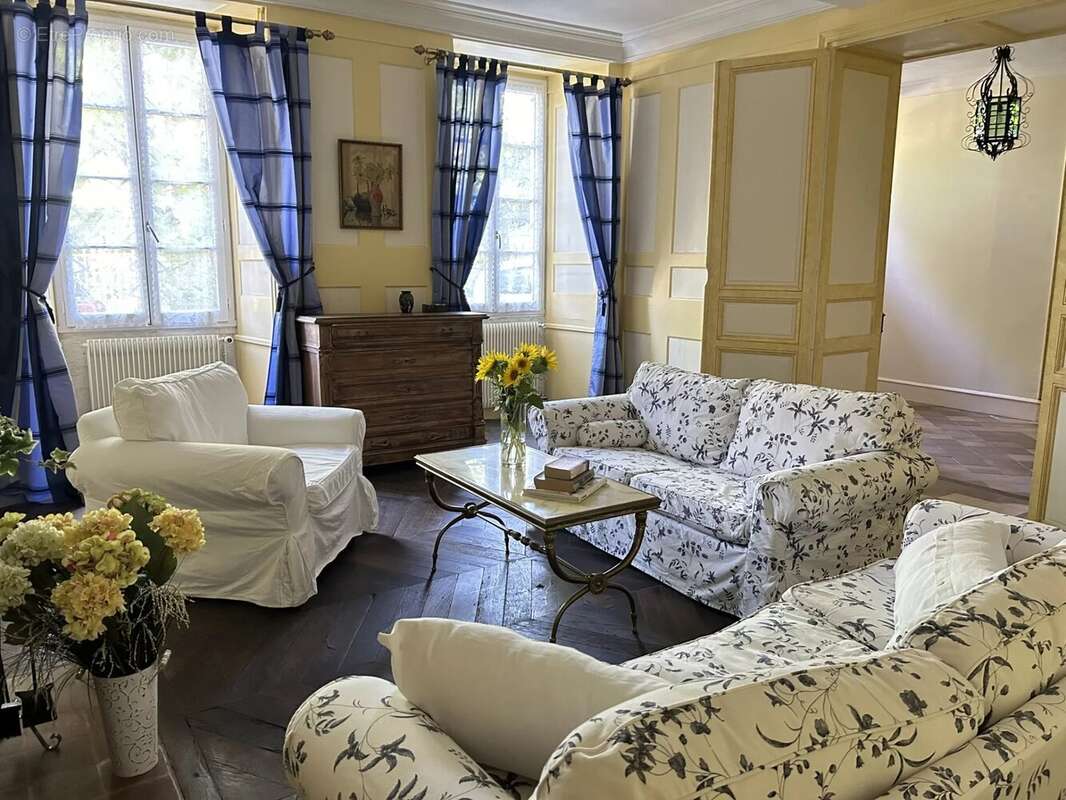 Maison à VILLEBOIS-LAVALETTE