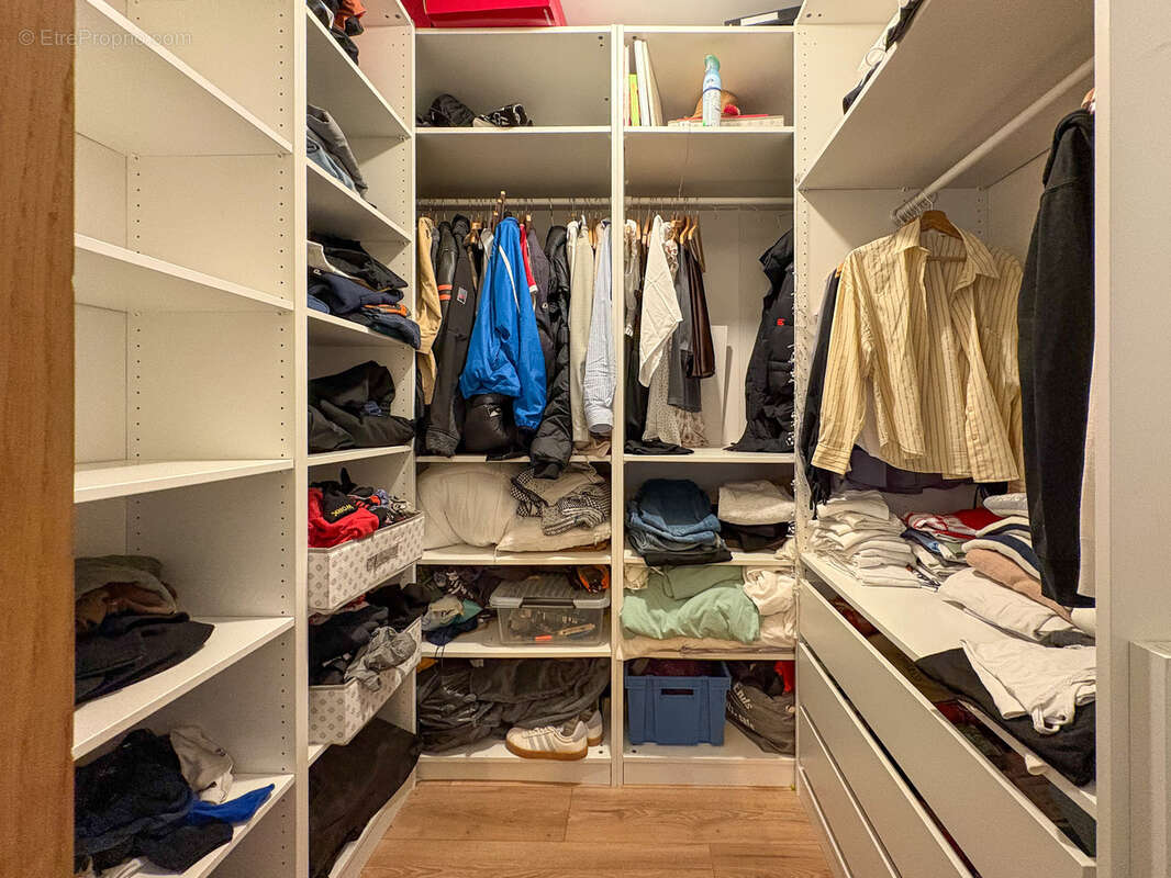 Maison à LES MARTRES-D'ARTIERE