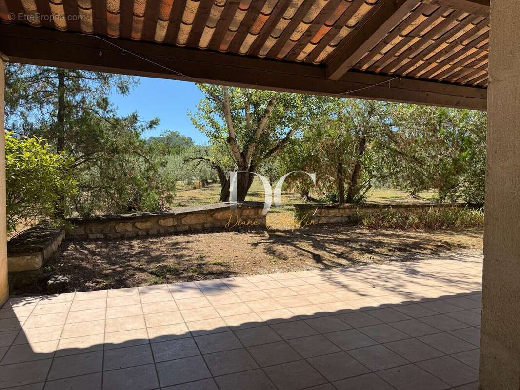 Maison 290 m² à Saint-Remy-De-Provence  - photo 9