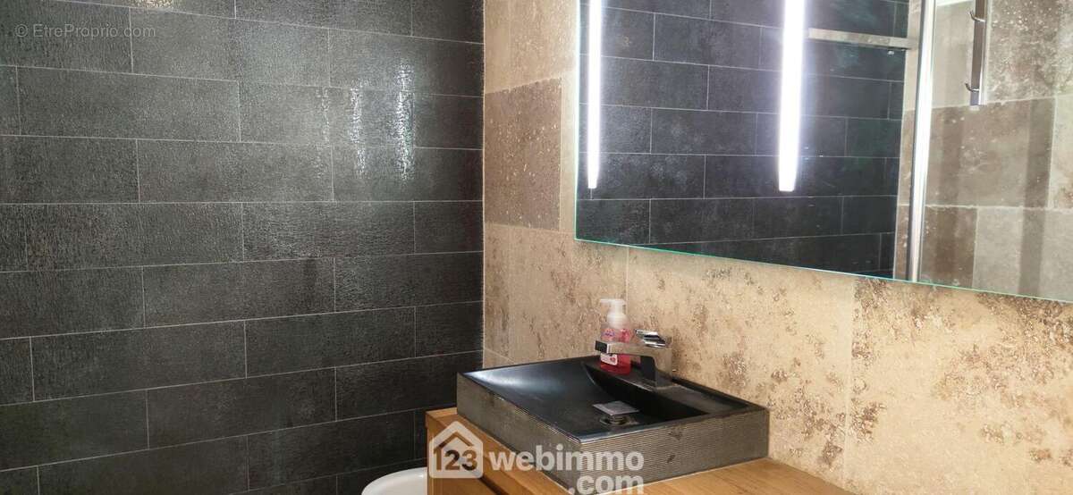Appartement 107 m² à Saintes-Maries-De-La-Mer  - photo 8