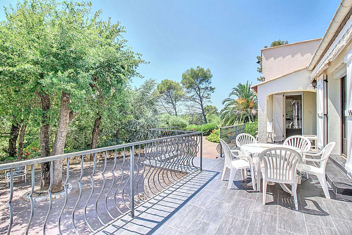 A VENDRE Maison Draguignan 6 pièces 192 m² - photo 5