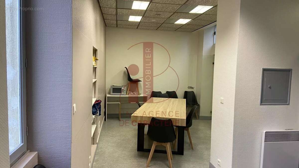 Commerce à FONTAINEBLEAU