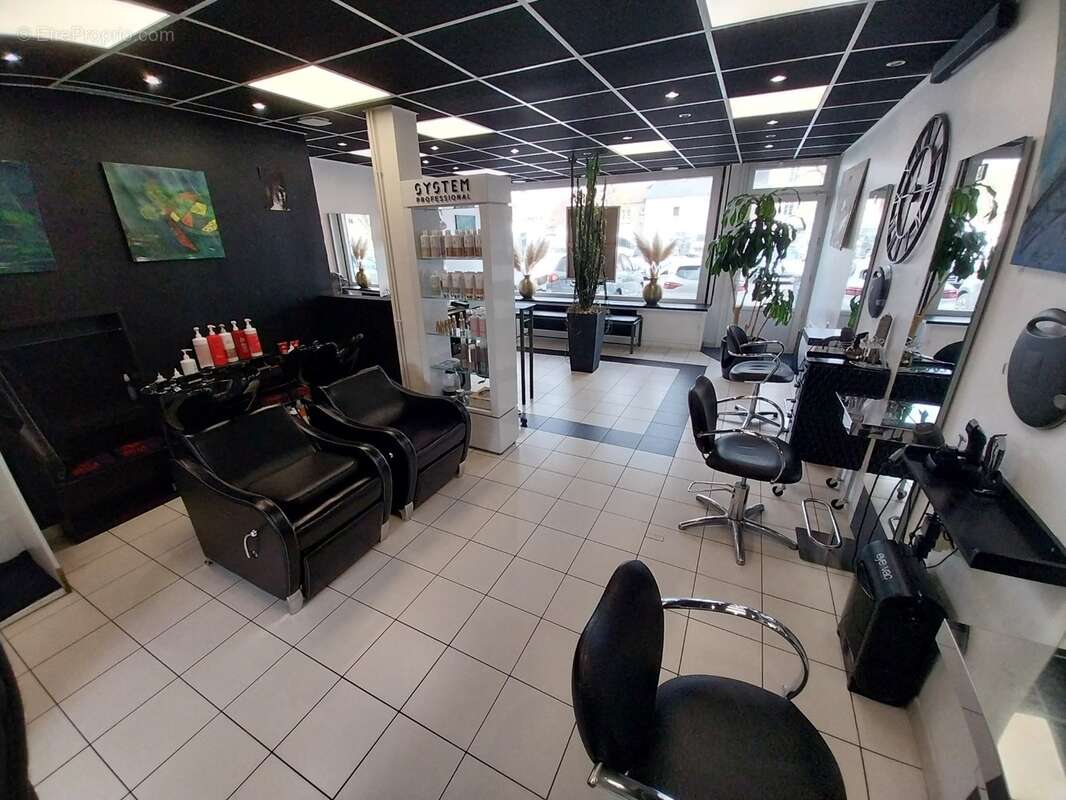 Immeuble composé d'un commerce et d'un appartement à vendre TROARN (14) - photo 2