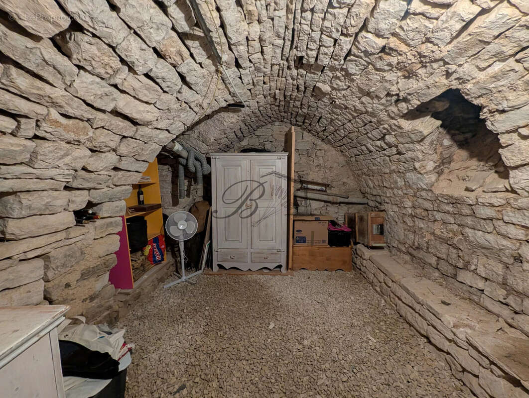 Maison à LA BASTIDE-DES-JOURDANS