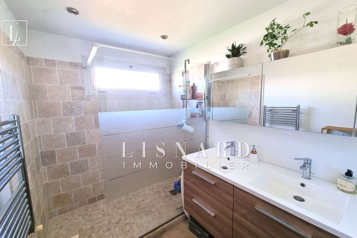 Appartement à VALLAURIS