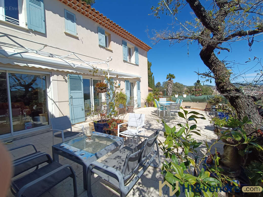 Maison à HYERES